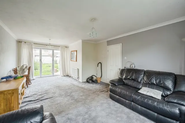 Lutterworth Drive, Adwick-Le-Street, DN6, photo 2