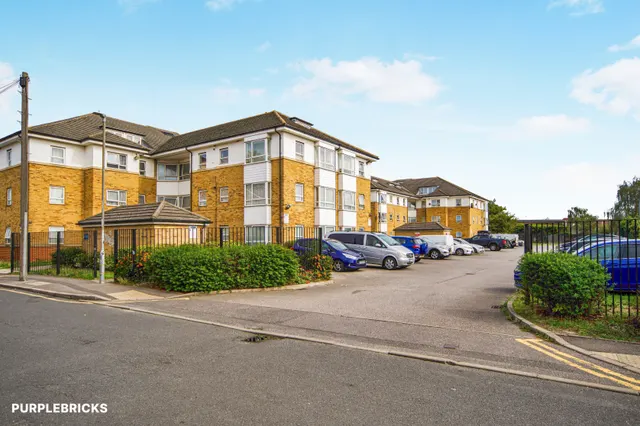 Goresbrook Road, Dagenham, RM9, photo 1