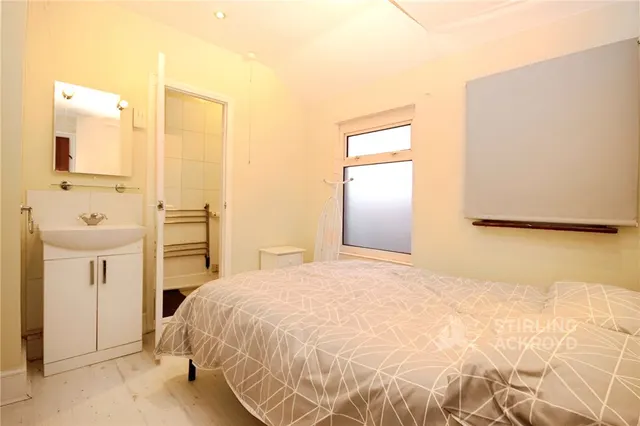 Farnham Road, Guildford, GU2, photo 2