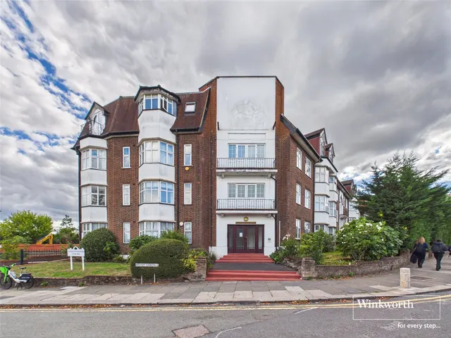 Queens Road, Hendon, NW4, photo 1