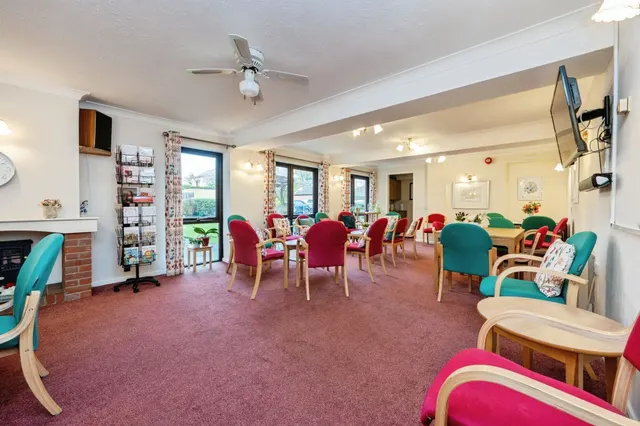 Warwick Avenue, Bedford, MK40, photo 3