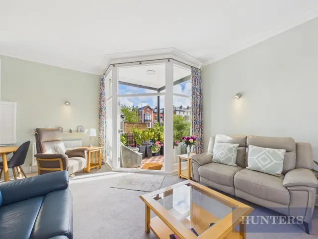 Prince Of Wales Terrace, Scarborough, YO11, photo 3