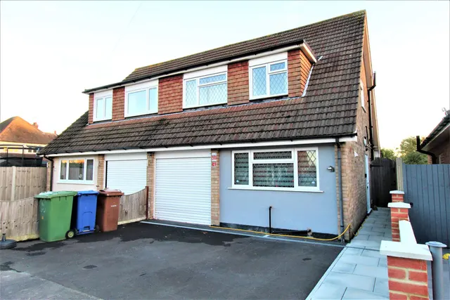Photo 2 — Leasway, Grays, Essex, RM16 2HH