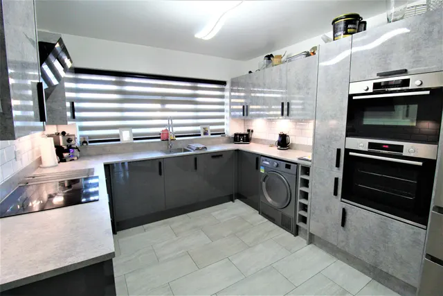 Leasway, Grays, Essex, RM16 2HH, photo 1