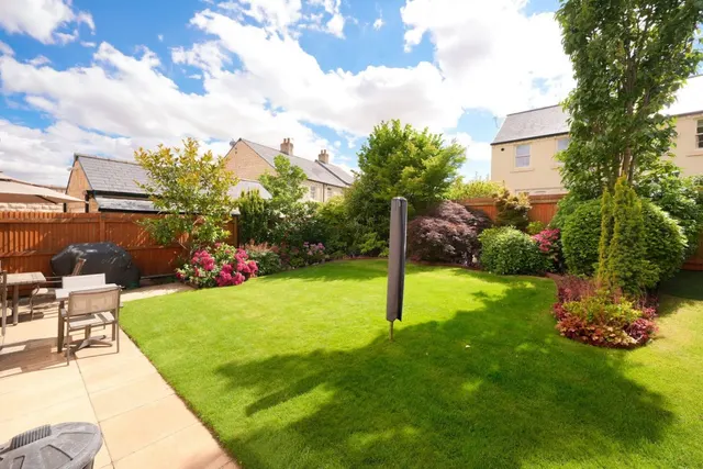 Oxclose Road, LS23, photo 2