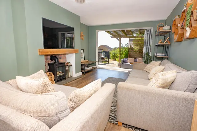 The Willows, Kings Sutton, OX17, photo 2