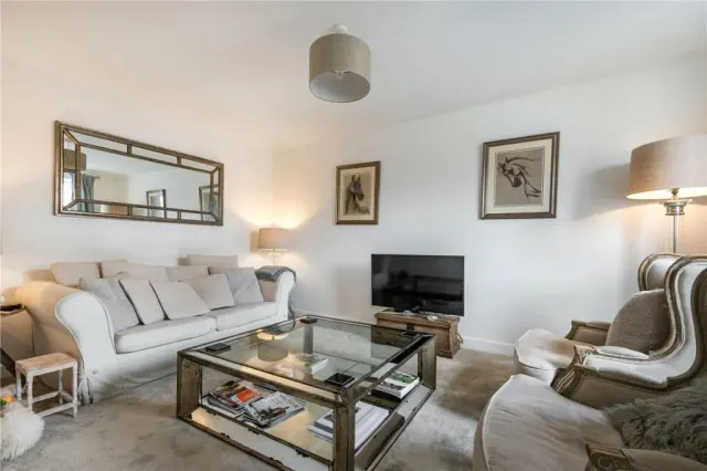 Arandora Crescent, Romford, RM6, photo 1