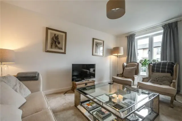 Arandora Crescent, Romford, RM6, photo 2