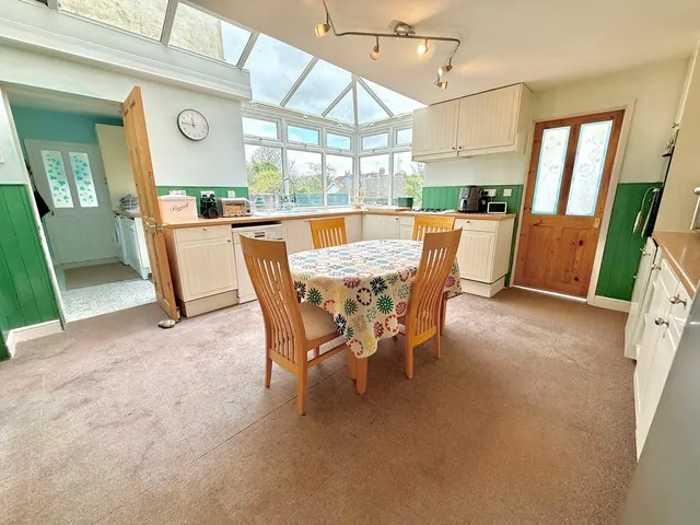 Photo 3 — Kirby Road, Dunstable LU6 3JH