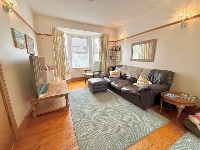 Photo 2 — Kirby Road, Dunstable LU6 3JH