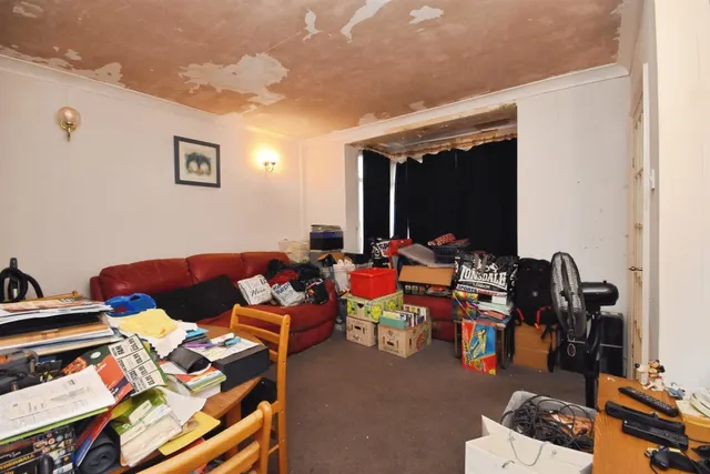 Gooshays Drive, Romford, RM3, photo 1