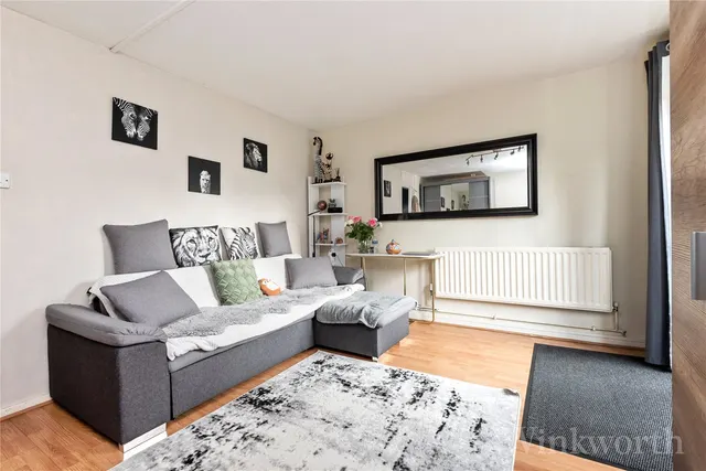 Milton Court Road, London, SE14, photo 2