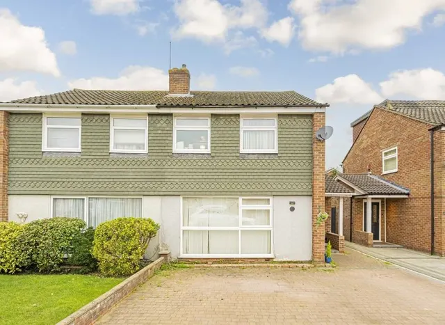 Catherine Drive, Sunbury-On-Thames, TW16, photo 1