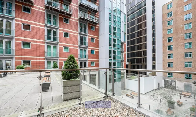 Salamanca Place, London, SE1, photo 3