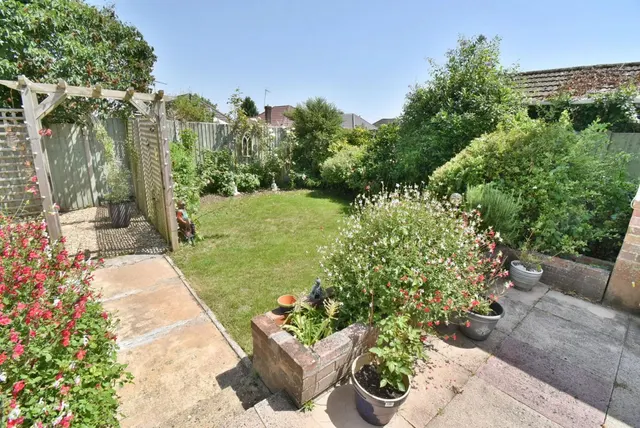 Holloway Avenue, BH11, photo 2