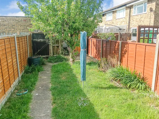 Photo 2 — Loddon Way, Ash, Guildford, Surrey, GU12 6NT