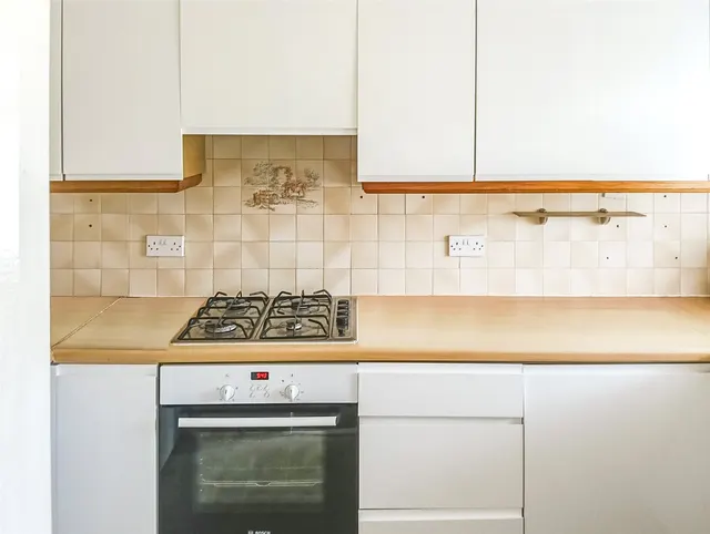 Photo 3 — Loddon Way, Ash, Guildford, Surrey, GU12 6NT