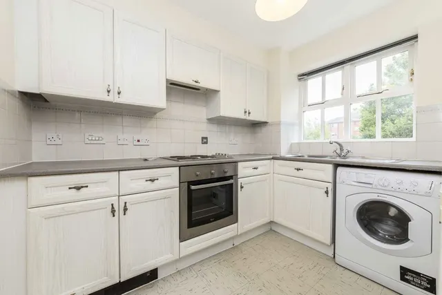 Massingberd Way, SW17, photo 2
