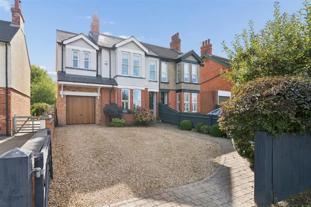 Wolverton Road, Newport Pagnell, photo 1
