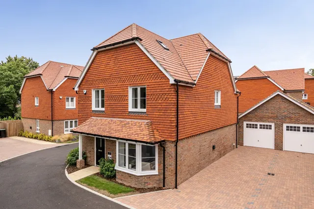 Folders Lane, Burgess Hill, RH15, photo 1