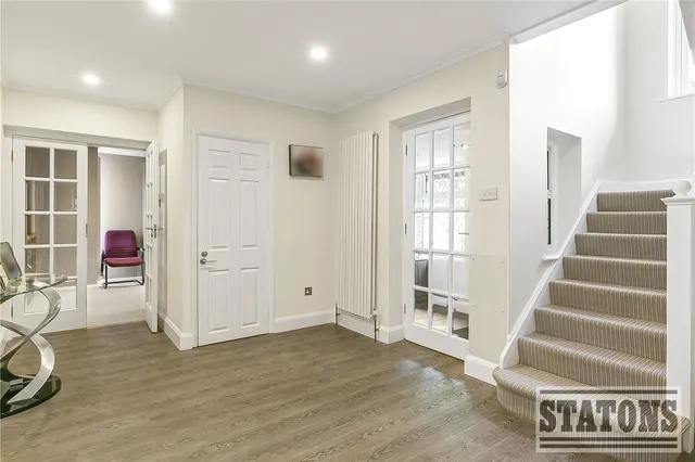 Photo 3 — Parkgate Avenue, Hadley Wood, EN4 0NN