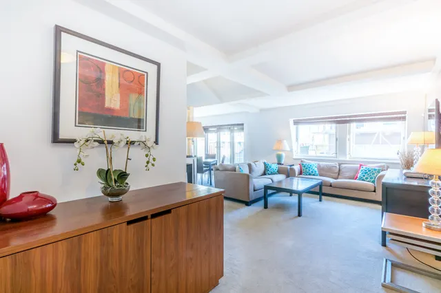 16 Glendore House, 30 Clarges Street, London, photo 1