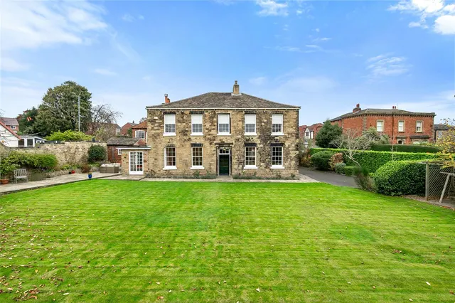 Daw Lane, Horbury, WF4, photo 1