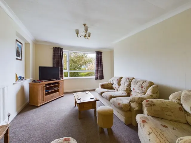 Photo 2 — Penvale Close Barripper, Camborne