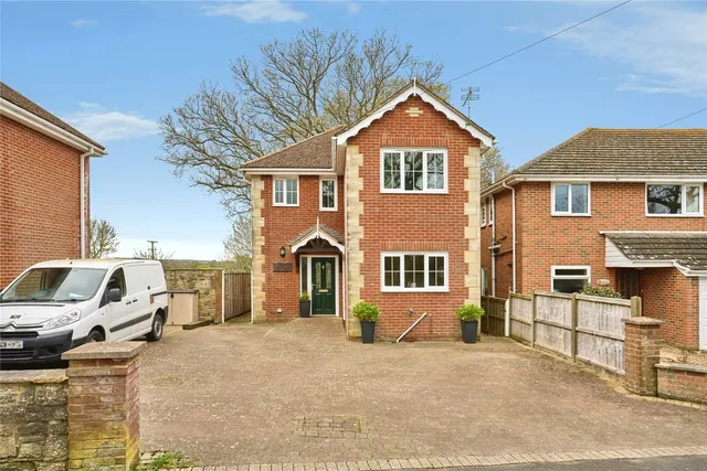 Eddington Road, Seaview, PO34, photo 1