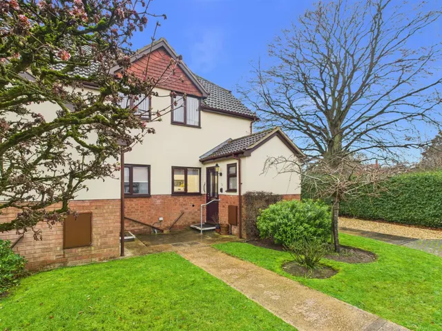 Church Road, Churchdown, GL3, photo 1