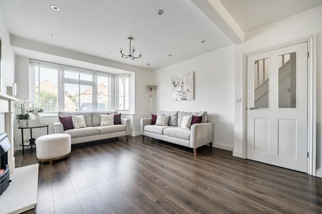Haymill Road, Near Burnham, SL1, photo 2
