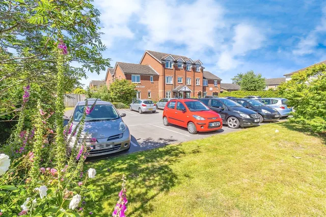 Hamilton Court, Leighton Buzzard, photo 1