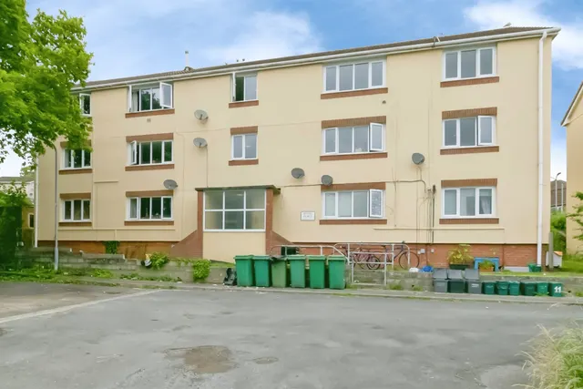 Irving Place, Barry, CF62, photo 1
