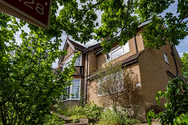 Foxley Lane, Purley CR8 3EE, photo 1