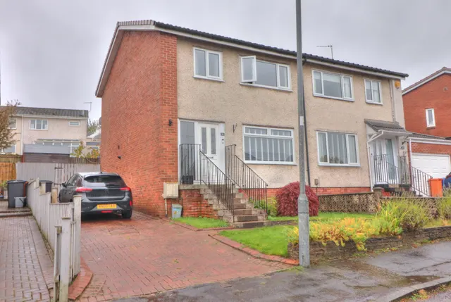 St. Columba Drive, Glasgow, G66, photo 1