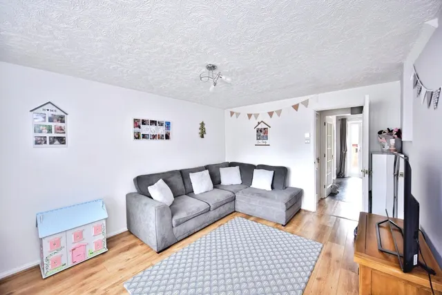 Photo 2 — Stadler Close, Allington, Maidstone, Kent, ME16