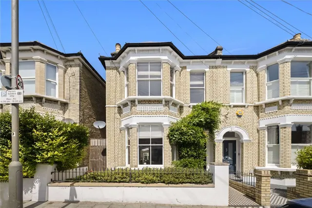 Sarsfeld Road, London, SW12 8HR, photo 1