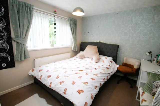 St. Giles Close, Rowley Regis, photo 3