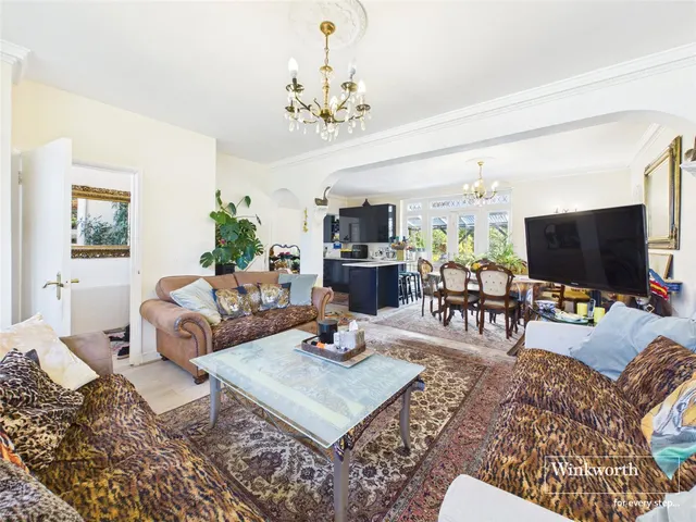 Holders Hill Drive, Hendon, NW4, photo 2