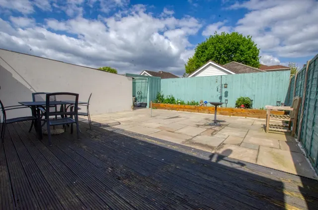 Wingate Drive, Southampton, SO19, photo 2