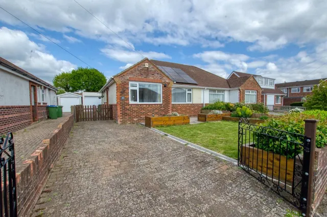Wingate Drive, Southampton, SO19, photo 1