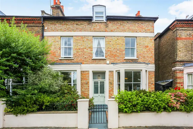 Beacon Hill, London, photo 1