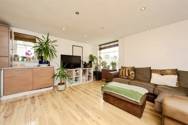 Huskisson Street, Liverpool, L8, photo 2