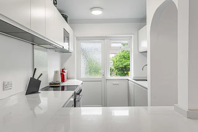 Queens Road, Egham, TW20, photo 3