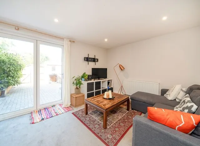 Portia Way, Bow, E3, photo 1