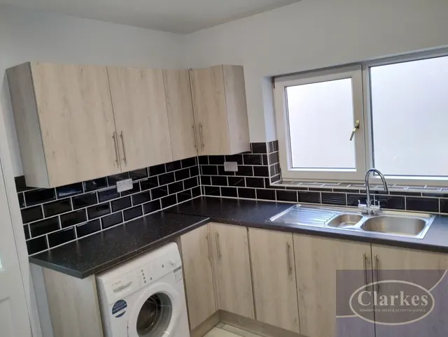 Acton Road, Wallisdown, photo 3