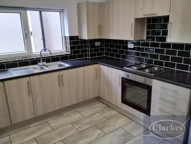Acton Road, Wallisdown, photo 2
