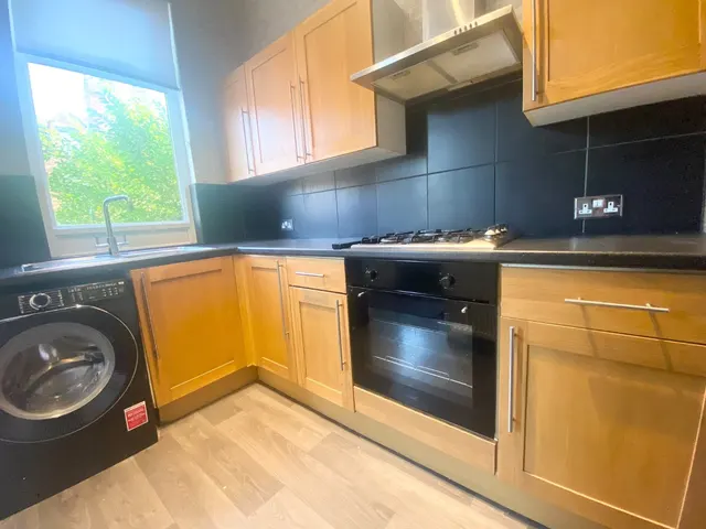 Park Avenue, Armley, LS12, photo 2