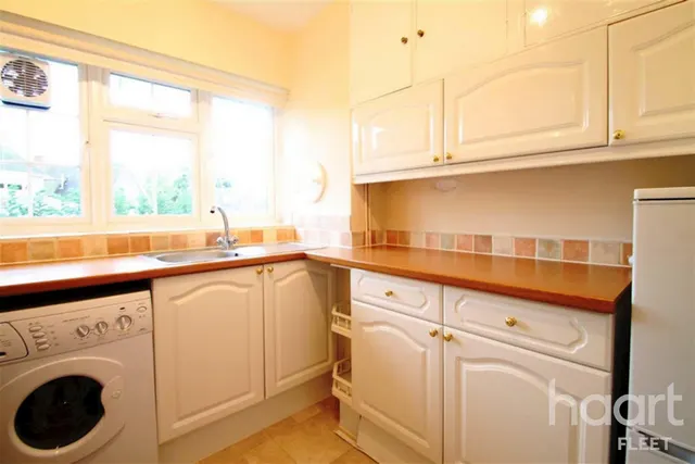 Cranbrook Court, GU51, photo 3