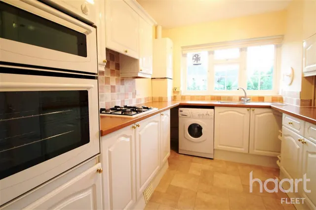 Cranbrook Court, GU51, photo 2